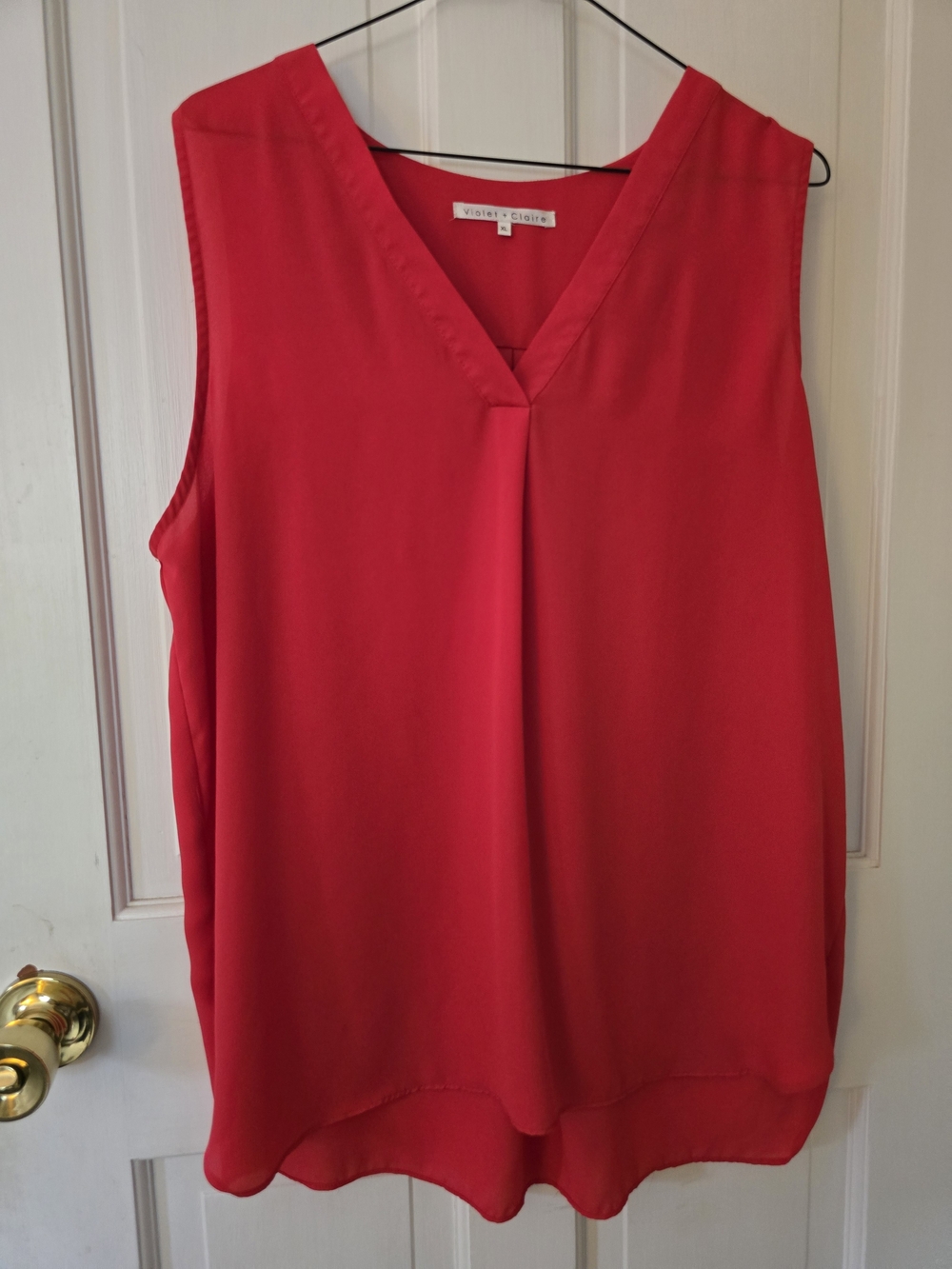 Violet & Claire Sleeveless V-Neck Blouse in Bright Red Size XL